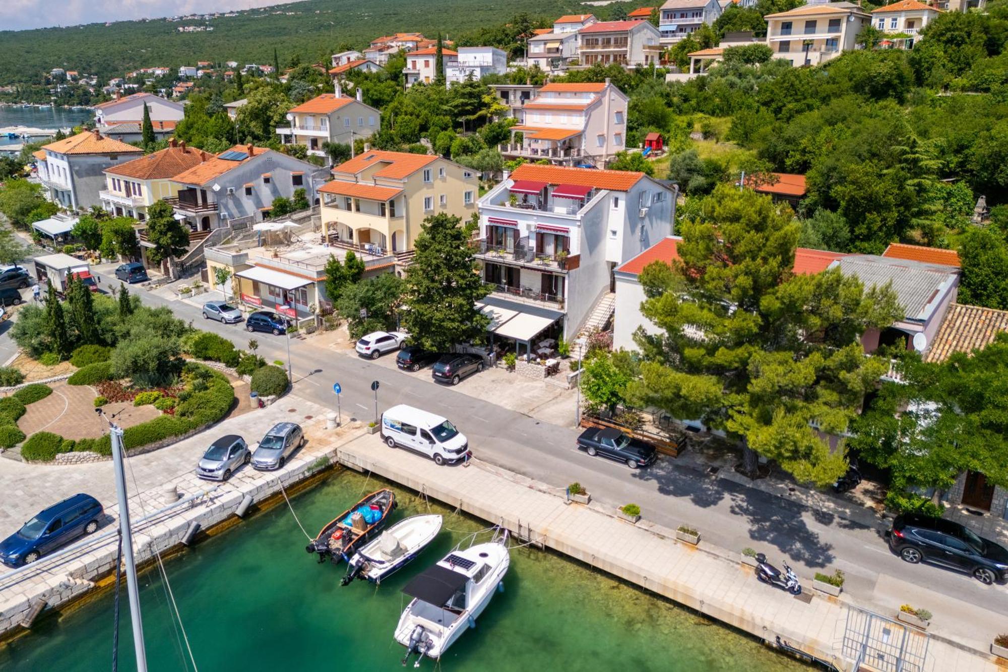 Apartmani Viktorija Ядраново Екстериор снимка